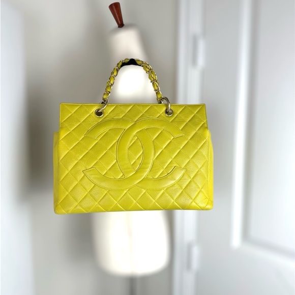 CHANEL CC CAVIAR CHAIN TOTE - Picture 4 of 13